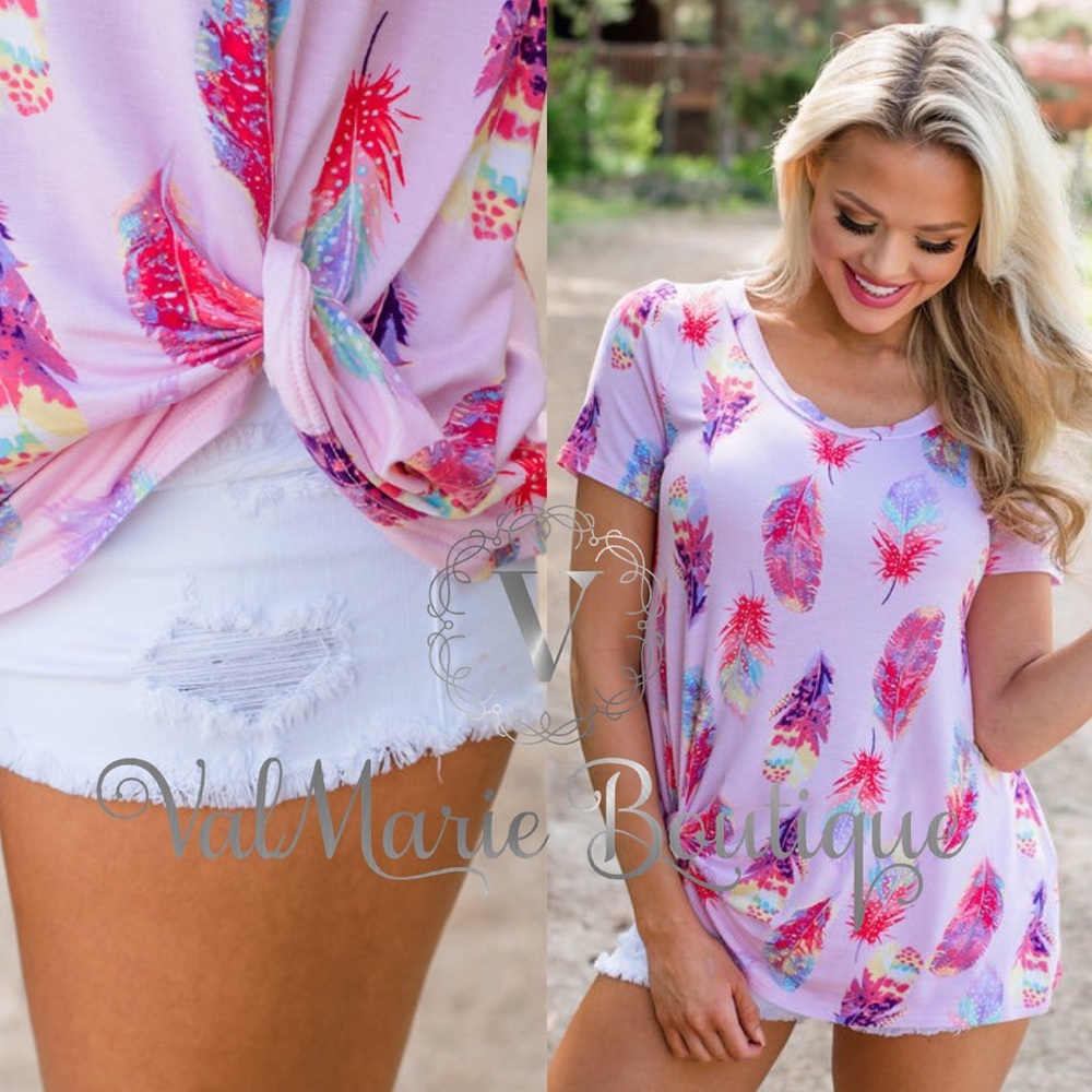 💥$21 BLOWOUT SALE💥Feather print knot side tshirt - Picture 3 of 3